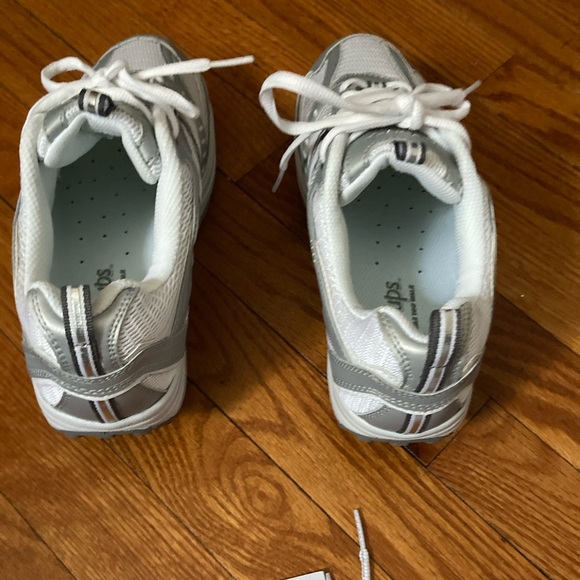 Skechers Sneakers - Picture 6 of 16